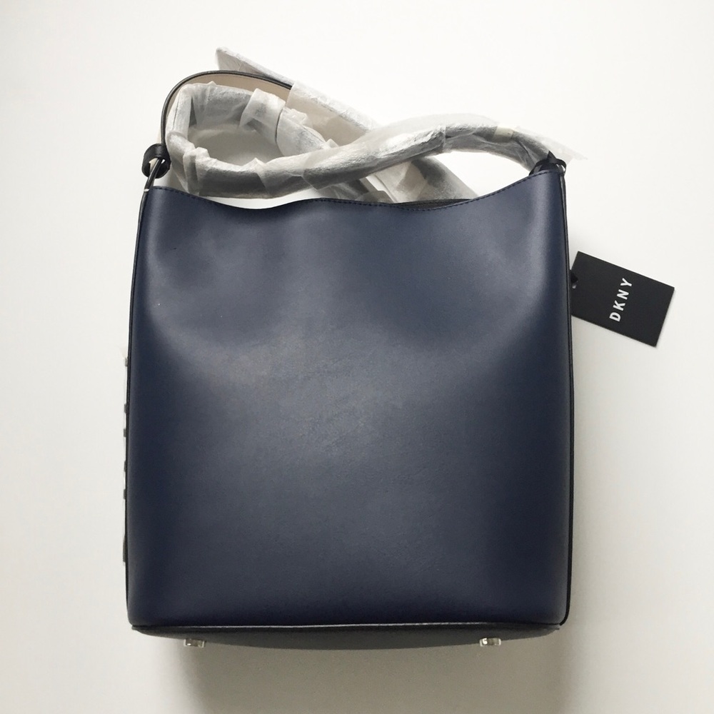 DKNY Bedford Medium Bucket in Navy & Beige
